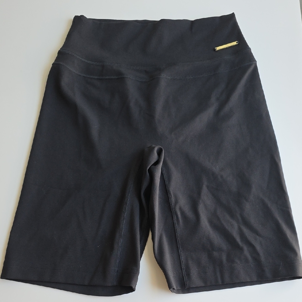 NWOT Gymshark Black Women's Shorts Whitney Simmons Small G132